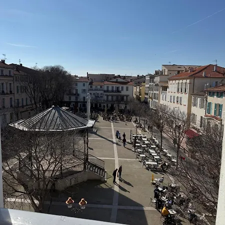 Apartment #301- Heart Of Vieil - Place Nationale-high-end Newly Renovated & Furnished
